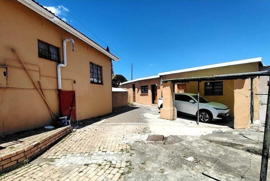 6 Bedroom Property for Sale in Zwelitsha Zone 6 Eastern Cape